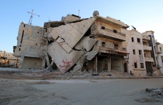 В Сирийской обсерватории по правам человека подтверждают факты бомбардировок военной авиацией повстанцев. 