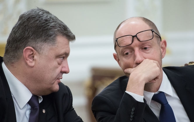 На прошлых выходных состоялись закрытые беседы президента Петра Порошенко и премьера Арсения Яценюка с совладельцем группы "Приват", миллиардером Игорем Коломойским. 