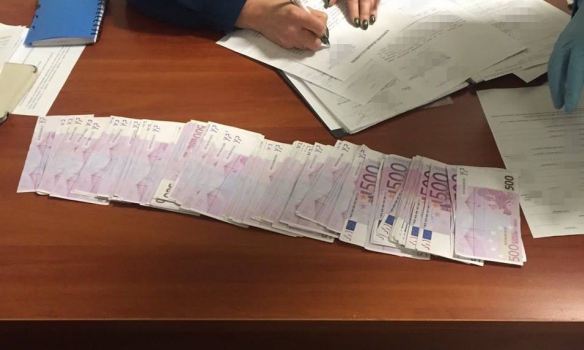 В Харькове задержали трех жителей Донбасса, которые пытались вывезти из Украины 117 тысяч евро. 