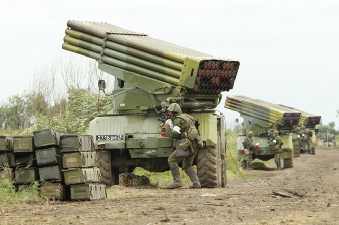 Мониторинговая миссия ОБСЕ зафиксировала на Донбассе исчезновения с мест хранения части военной техники, которая должна была быть отведена. 