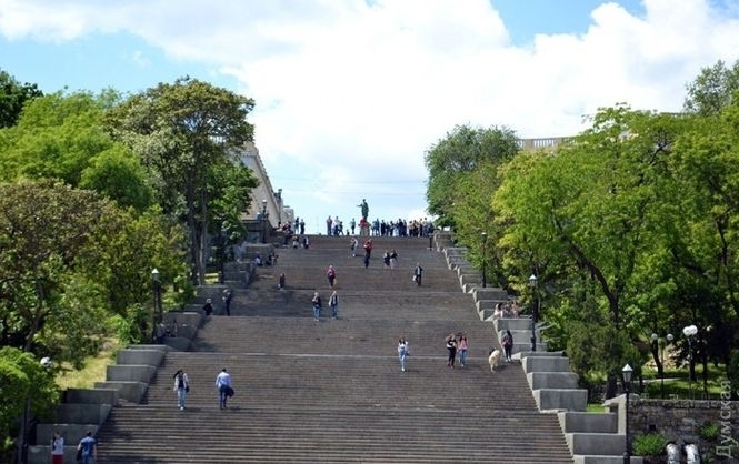 В понедельник, 23 мая, в Одессе начнется реставрация Потемкинской лестницы, на которую потратят 15 миллионов гривен. 