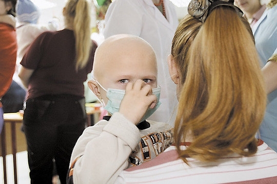 В наиболее пораженных от аварии на Чернобыльской АЭС областях уровень больных раком вдвое, а иногда втрое превышает общеукраинские показатели. 