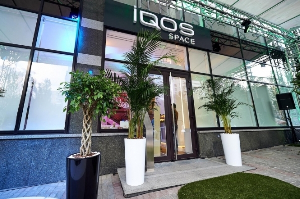 Компания Philip Morris International 13 мая открыла в Киеве первый флагманский магазин по продаже инновационной системы нагрева табака iQOS. 