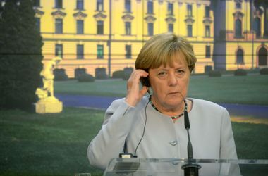 Меркель: Ситуация с безопасностью в Украине, к сожалению, не улучшается, а ухудшается 