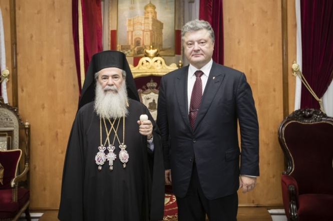 Президент Петр Порошенко в пятницу встретился с патриархом Иерусалимским Феофилом III в рамках своего визита в Израиль. 
