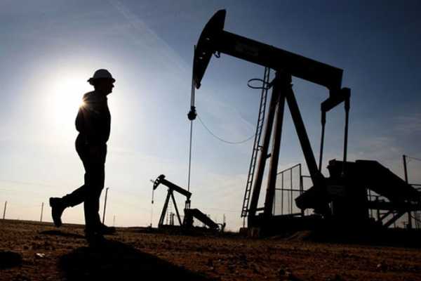 Представители крупнейших экспортеров нефти на встрече в рамках ОПЕК договорились снизить суточный лимит добычи нефти на 0,75 млн баррелей. 