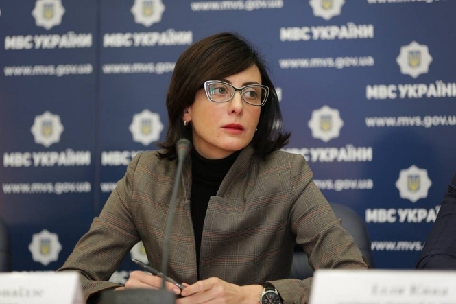 Руководитель Национальной полиции Украины Хатия Деканоидзе обратилась к украинцам с призывом поддерживать полицейских, поскольку они ежедневно рискуют собственной жизнью. 