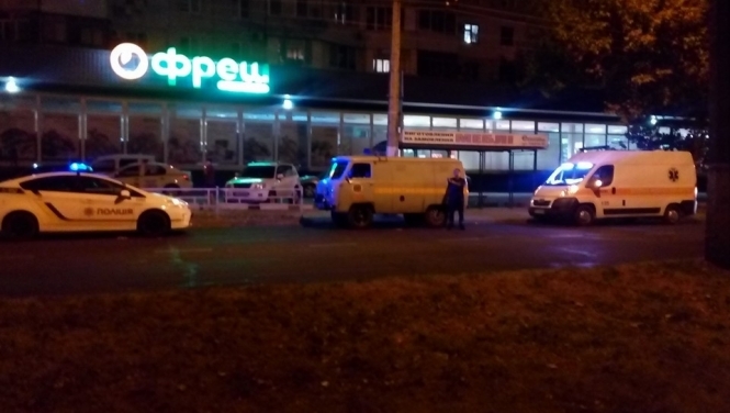 В Херсоне в 22:00 на ул. Перекопской возле отделения банка "Пивденный" произошел сильный взрыв. 