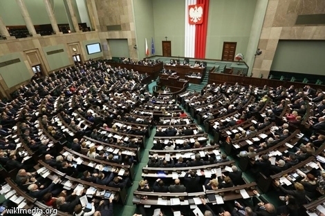 Депутаты польского парламента сегодня приняли в первом чтении законопроект, который полностью запрещает аборты в стране. 