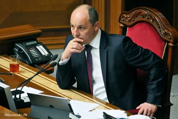 Спикер Верховной Рады Андрей Парубий утверждает, что зарплаты народных депутатов не увеличатся. 