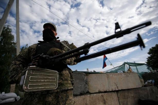 В течение дня 28 октября в районе проведения антитеррористической операции со стороны российско-оккупационных войск зафиксирован 21 случай открытия огня по позициям Вооруженных Сил Украины. 