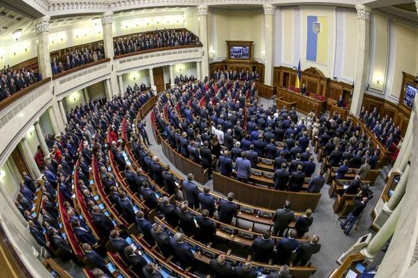У Министерства финансов Украины может не хватить денег, чтобы выплатить депутатам повышенную зарплату, предусмотренную в бюджете на 2017 год. 