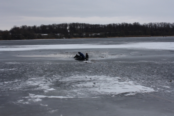 В Кировоградской области с замерзшего водоема изъяли тело погибшего мужчины. 