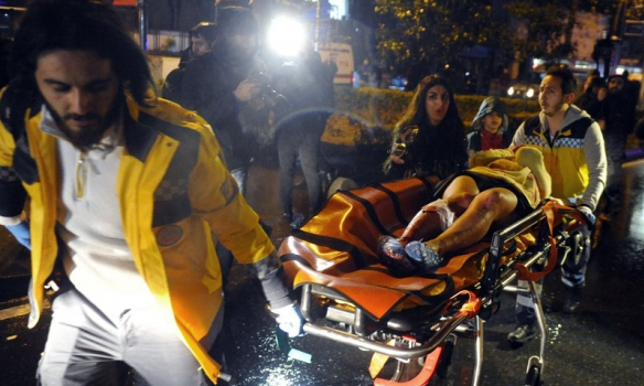 В результате нападения террориста на стамбульский ночной клуб погибли 39 человек, 69 госпитализированы. 