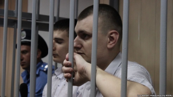 Экс-"беркутовцы", которых подозревают в убийствах протестующих Майдана, могут выйти на свободу, если судебный процесс будут и в дальнейшем срывать, поскольку суд рискует пропустить процессуальные сроки рассмотрения дела. 