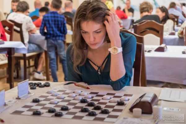 Украинская шашистка Виктория Мотричко одержала победу среди женщин на международном турнире по шашкам-100 Cannes Open 2017, который проходил во Франции. 