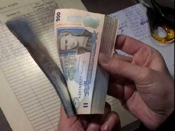 В Украине средняя номинальная зарплата в феврале зафиксирована в размере 6209 грн. 