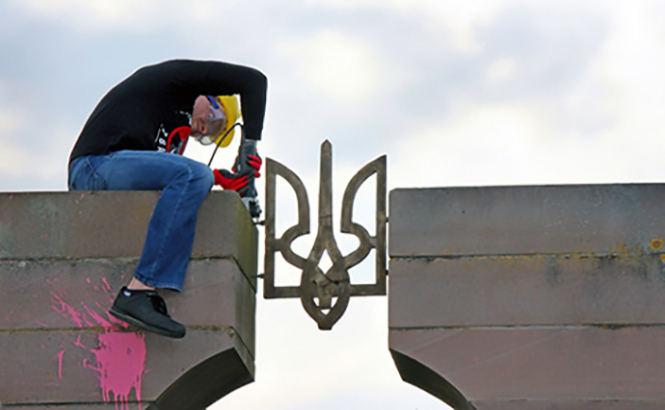Украинский институт национальной памяти приостанавливает процесс легализации польских мемориальных объектов в Украине. 