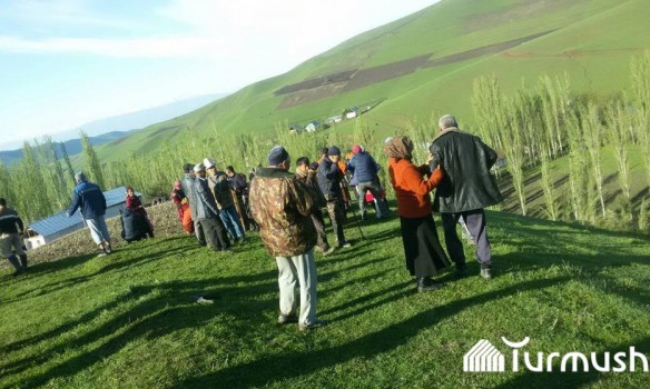 В Ошской области на юге Киргизии оползень сошел на жилые дома, под грязевыми массами оказались 24 человека. 