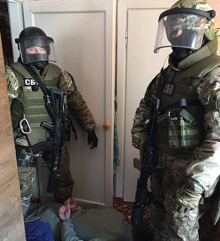 Сотрудники Службы безопасности Украины во процессуальным руководством Генеральной прокуратуры пресекли в Киеве деятельность нарколаборатории по изготовлению метамфетамина. 