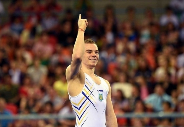 Украинский гимнаст Олег Верняев защитил статус чемпиона Европы в программе на брусьях. 
