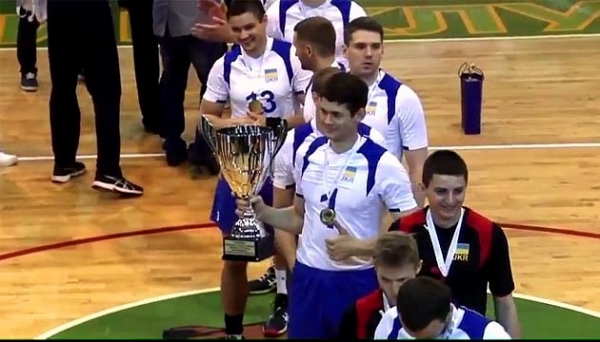 Сборная Беларуси обыграла украинскую молодежку U-21, а сборная Украины выиграла турнир в заключительный день международных соревнований по волейболу среди мужчин в Киеве. 
