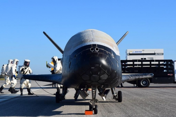 Беспилотный корабль Х-37В, который почти два года находился в космосе с секретной миссией, успешно приземлился в США. 