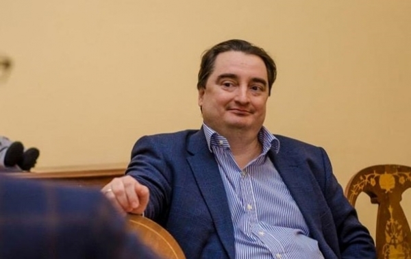 Сопредседатель парламентской фракции "Оппозиционный блок" Александр Вилкул заявляет, что готов взять главного редактора издания "Страна" Игоря Гужва на поруки. 