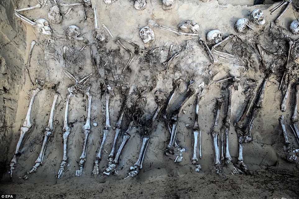 На востоке Польши во время археологических раскопок было найдено массовое захоронение скелетов, которые "кричат". Ученые предполагают, что скелеты принадлежат российским солдатам, которые были убиты в 1863 году во время Польского восстания. 