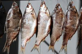 В Сумской области от ботулизма умер 38-летний мужчина, который накануне употреблял вяленую рыбу. 