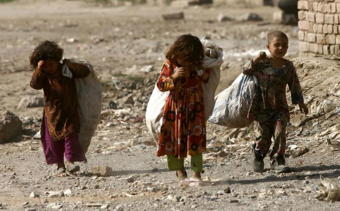 На северо-западе Пакистана, на границе с Афганистаном, погибли по меньшей мере шесть детей из-за бомбы, замаскированную под игрушку. 