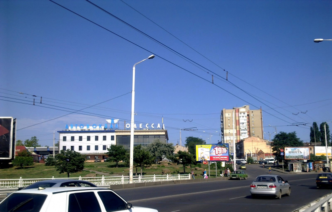 В Одессе полиция проверяла на наличие взрывчатки здание центрального автовокзала и прилегающую территорию. 