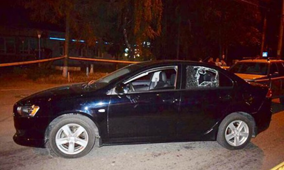 В Виннице ночью в субботу, 19 августа, водители Land Rover и BMW устроили стрельбу на дороге, преследуя автомобиль Mitsubishi. 