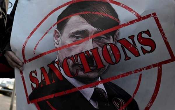 Абсолютное большинство россиян не почувствовали на себе последствий санкций Запада, поэтому считают, что добиваться отмены антироссийских санкций не следует. 