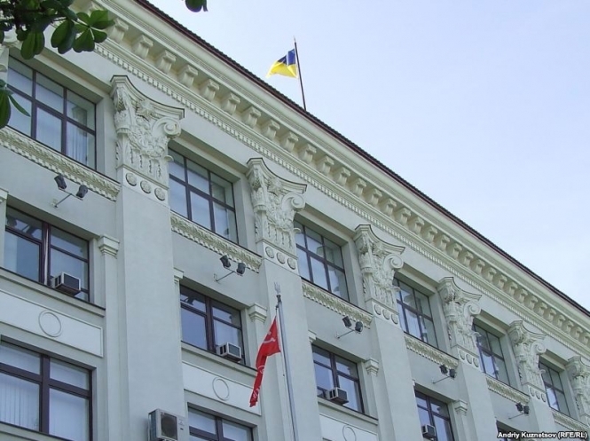 Суд назначил по 10 тысяч гривен штрафа троим депутатам Львовского горсовета по факту правонарушения, связанного с коррупцией. 