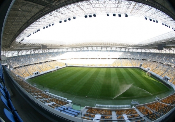 Между футбольным клубом "Заря" и стадионом "Арена-Львов" заключен договор о проведении домашних матчей группового этапа Лиги Европы с участием луганской команды на этом стадионе. 