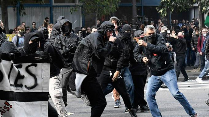 По всей территории Франции во вторник состоялись масштабные протесты протесты против трудовой реформы. 