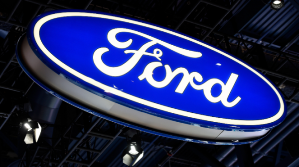 Американская автомобилестроительная компания Ford Motor Co. временно приостановит работу пяти заводов, 3 из которых находятся на территории США, а 2 - в Мексике, на фоне сокращения продаж автомобилей. 