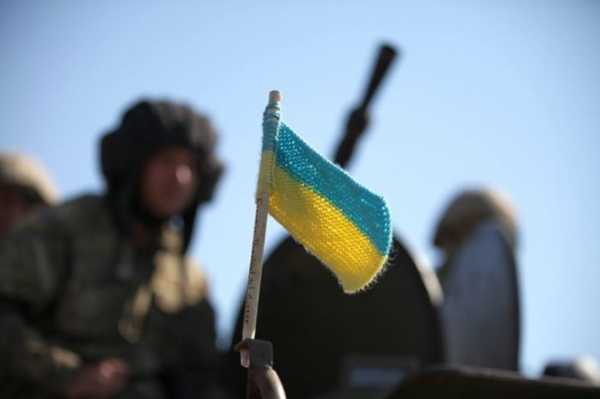Президент Украины Петр Порошенко анонсировал, что украинские военные на передовой получать доплату 10 000 гривен до своей зарплаты. 