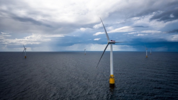 Первая в мире плавучая ветровая электростанция Hywind Scotland начала работу у побережья Шотландии. 