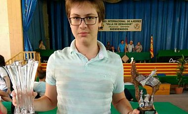 На конгрессе ФИДЕ, который прошел в Турции, 15-летнему украинцу Кириллу Шевченко присвоили звание международного гройссмейстера. 