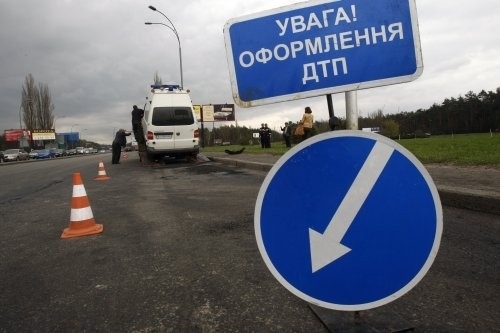 В Харькове пьяный водитель Chery устроил массовое ДТП, столкнувшись с Geely и маршрутным автобусом. 