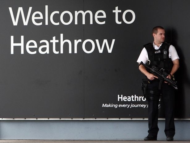 Лондонский аэропорт Хитроу начал расследование после того, как прохожий на улице нашел флешку с данными о безопасности аэропорта. 