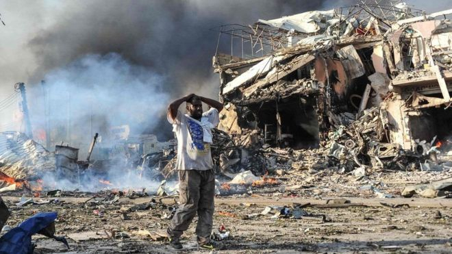 Количество погибших в результате крупнейшего теракта в Могадишо (Сомали) выросла до 358 человек. 