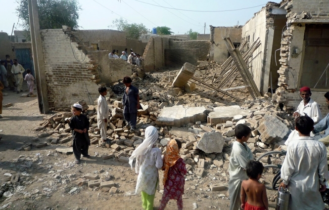По меньшей мере 72 человека, включая детей, погибли в результате двух сегодняшних терактов в шиитских мечетях в Афганистане. 