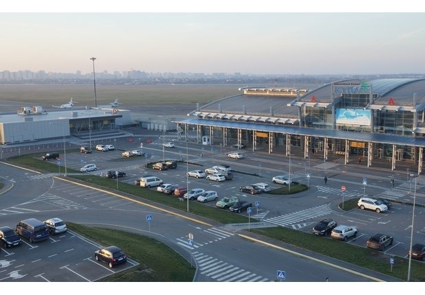 Международный аэропорт "Киев" (Жуляны) и "Одесса" эвакуировали пассажиров после поступления сообщения о минировании. 