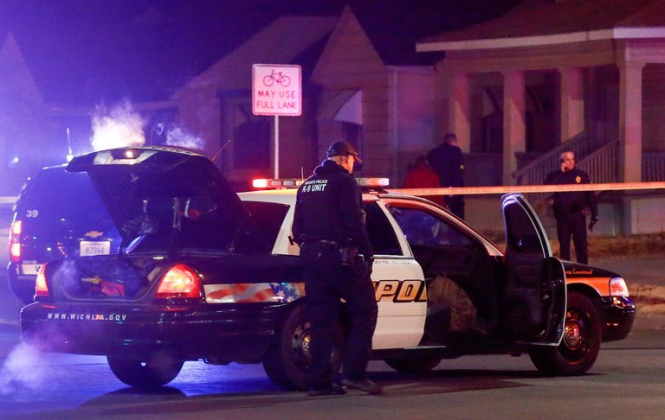 Полиция города Вичита в американском штате Канзас застрелила местного жителя Эндрю Финча из-за ложного сообщения о захвате заложников в его доме. 