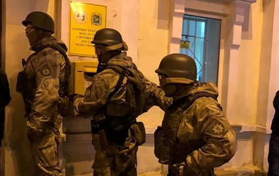 В Харькове из помещения захваченного здания "Укрпочты" освободили всех заложников, злоумышленника задержали. 