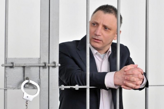 Апелляционный суд Тернопольской области отменил приговор к восьми годам тюрьмы для обвиняемого в мошенничестве Андрея Слюсарчука ( "доктора Пи") и отправил дело на новое рассмотрение. 