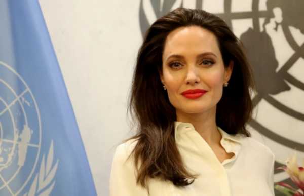 Американская актриса, посол доброй воли ООН Анджелина Джоли и генеральный секретарь НАТО Йенс Столтенберг написали открытое письмо, в котором призвали защищать права женщин, в частности, во время военных конфликтов. 